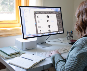 Ocreative Designer Working on Logo